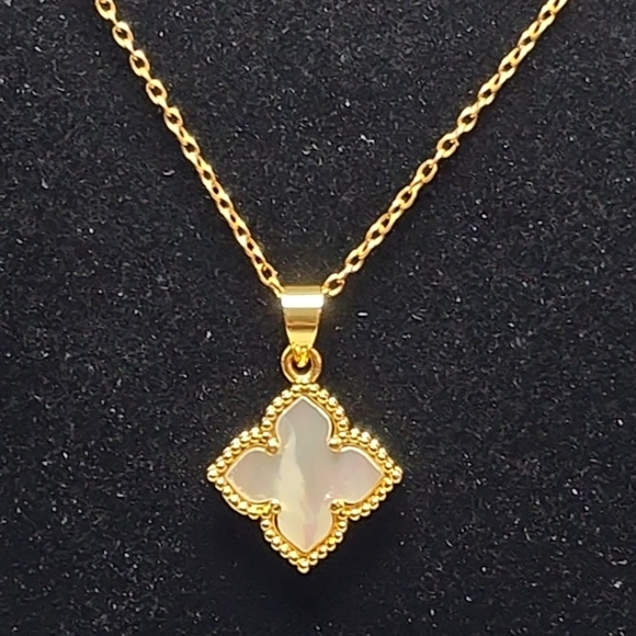 Adornia Adjustable 14K Gold Plated Flower Imitation Mother of Pearl Necklace 18" - Picture 4 of 9